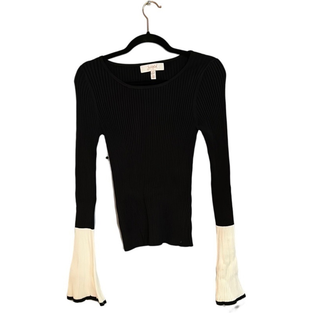 Scripted slim fit sweater black with white with bell sleeves size XS